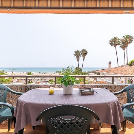 Isola Beachside Apartment Валенсія Екстер'єр фото