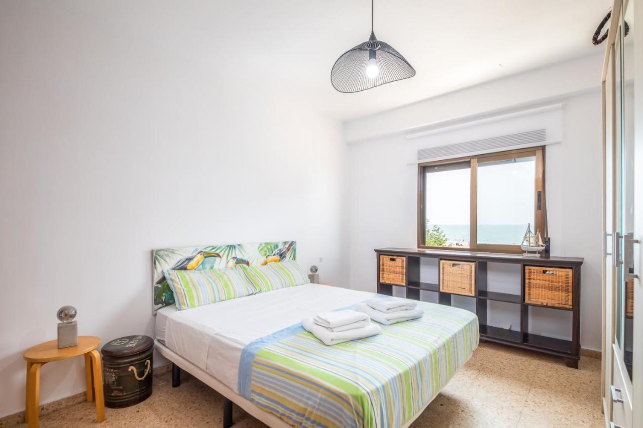 Isola Beachside Apartment Валенсія Екстер'єр фото