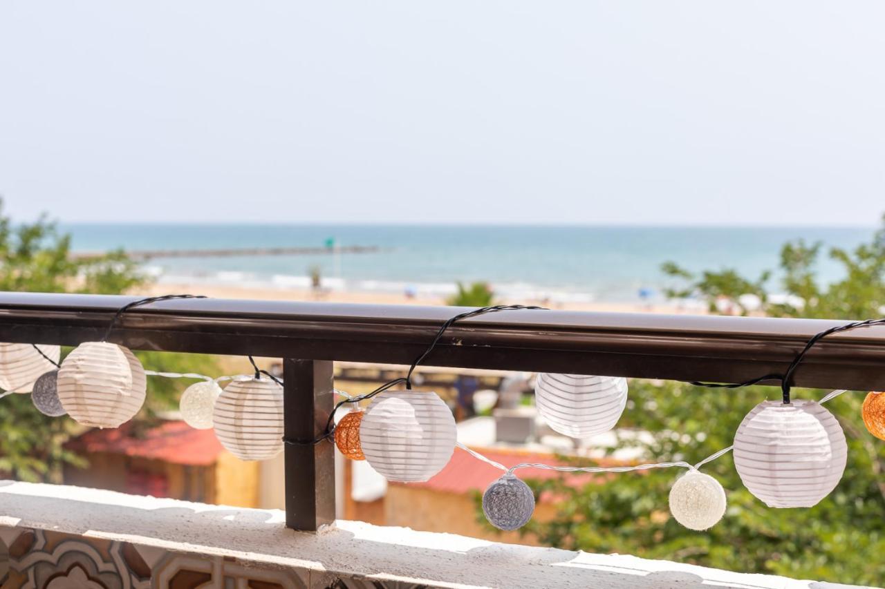 Isola Beachside Apartment Валенсія Екстер'єр фото